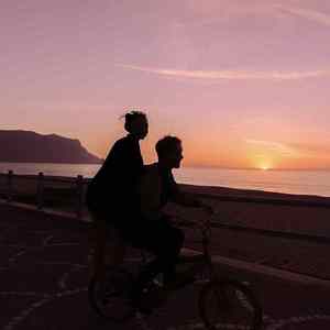 西川结衣和日本首相的关系
